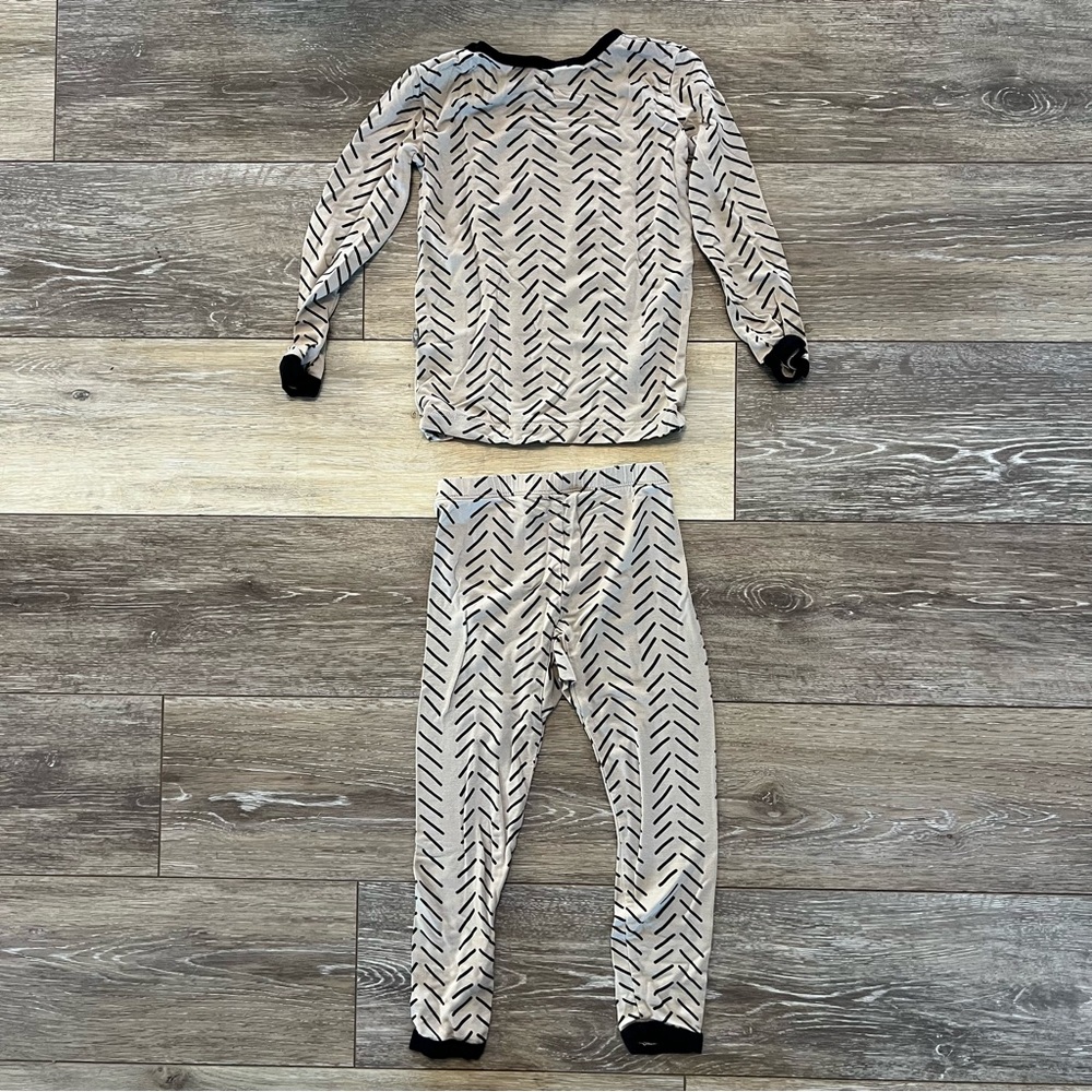 Kyte BABY 2T Long Sleeve Pajamas in Modern 〰️